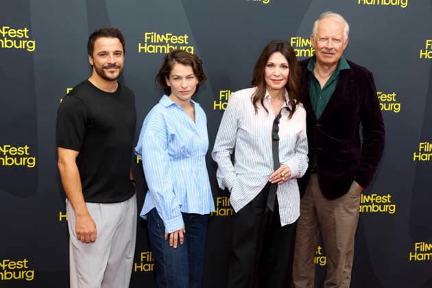 ABB FILMFEST- Kostja Ullmann, Henriette Confurius, Iris Berben, Axel Milberg zu Gast auf dem roten Teppich bei der Premiere des Films Die dritte Hochzeit auf dem FilmFest Hamburg 2026 im Kino Cinemaxx Dammtor in Hamburg am 29.09.2026 Hamburg Deutschland