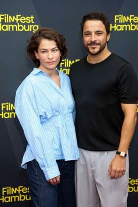 ABB FILMFEST- Kostja Ullmann, Henriette Confurius zu Gast auf dem roten Teppich bei der Premiere des Films Die dritte Hochzeit auf dem FilmFest Hamburg 2026 im Kino Cinemaxx Dammtor in Hamburg am 29.09.2026 Hamburg Deutschland
