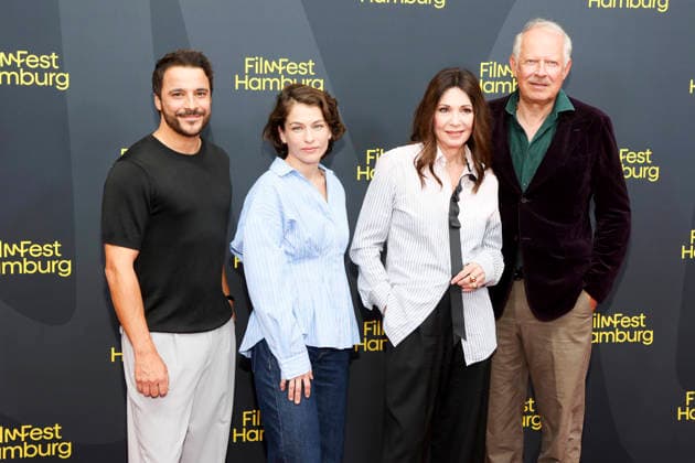 ABB FILMFEST- Kostja Ullmann, Henriette Confurius, Iris Berben, Axel Milberg zu Gast auf dem roten Teppich bei der Premiere des Films Die dritte Hochzeit auf dem FilmFest Hamburg 2026 im Kino Cinemaxx Dammtor in Hamburg am 29.09.2026 Hamburg Deutschland