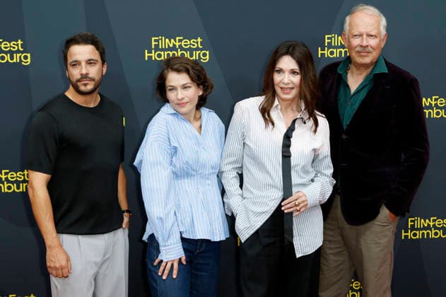 Kostja Ullmann, Henriette Confurius, Iris Berben und Axel Milberg bei der Premiere des ZDF-Fernsehfilms Die dritte Hochzeit auf dem 34. Filmfest Hamburg 2026 im Cinemaxx Dammtor. Hamburg, 29.06.2026