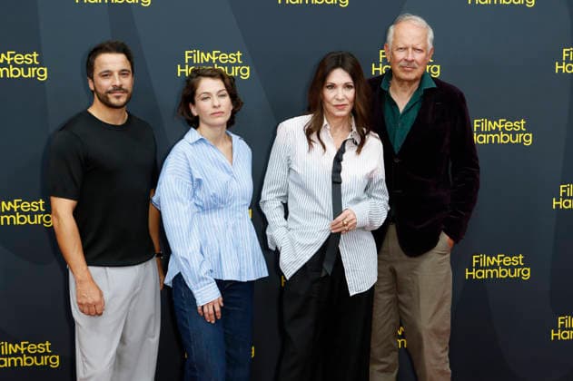 Kostja Ullmann, Henriette Confurius, Iris Berben und Axel Milberg bei der Premiere des ZDF-Fernsehfilms Die dritte Hochzeit auf dem 34. Filmfest Hamburg 2026 im Cinemaxx Dammtor. Hamburg, 29.06.2026