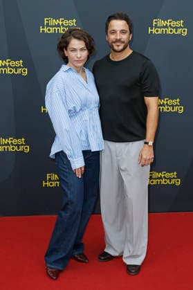 Henriette Confurius und Kostja Ullmann bei der Premiere des ZDF-Fernsehfilms Die dritte Hochzeit auf dem 34. Filmfest Hamburg 2026 im Cinemaxx Dammtor. Hamburg, 29.06.2026