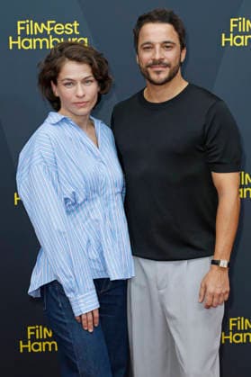Henriette Confurius und Kostja Ullmann bei der Premiere des ZDF-Fernsehfilms Die dritte Hochzeit auf dem 34. Filmfest Hamburg 2026 im Cinemaxx Dammtor. Hamburg, 29.06.2026