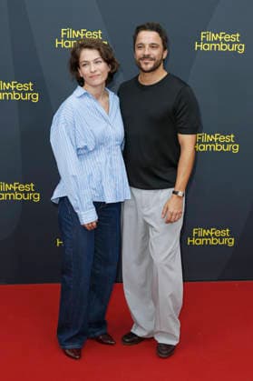 Henriette Confurius und Kostja Ullmann bei der Premiere des ZDF-Fernsehfilms Die dritte Hochzeit auf dem 34. Filmfest Hamburg 2026 im Cinemaxx Dammtor. Hamburg, 29.06.2026