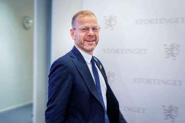 Epstein-horing starter i Stortinget Oslo 20260930. Heikki Eidsvoll Holmas (SV) er til stede i en apen horing i Stortingets kontroll- og konstitusjonskomitÃ om praksisen i Utenriksdepartementet og Jeffrey Epsteins nettverk i Norge. Foto: Heiko Junge NTB Oslo Norge I2ZfE7F8F-E EDITORIAL USE ONLY Ref:_BNC_POLI2ZfE7F8F-E.jpg Copyright: xHeikoxJungex xNTBx
