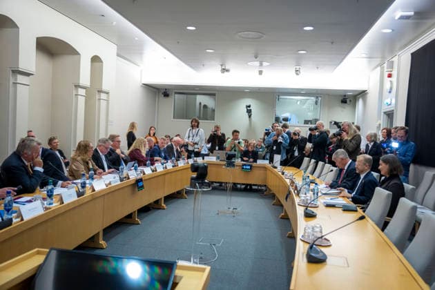 Epstein-horing starter i Stortinget Oslo 20260930. Tidligere klima- og miljovernminister og utviklingsminister Erik Solheim og Heikki Holmas under Stortingets kontroll- og konstitusjonskomitÃ apne horing om praksisen i Utenriksdepartementet og Jeffrey Epsteins nettverk i Norge. Foto: Heiko Junge NTB Oslo Norge V606WD97dE0 EDITORIAL USE ONLY Ref:_BNC_POLV606WD97dE0.jpg Copyright: xHeikoxJungex xNTBx