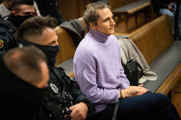 September 30, 2026, Budapest, Budapest, Hungary: German antifa activist MAJA T. stand before the Budapest-Capital Regional Court of Appeal on 30 September, 2026 Budapest Hungary - ZUMAa256 20260930_zip_a256_008 Copyright: xDanielxAlfoldix