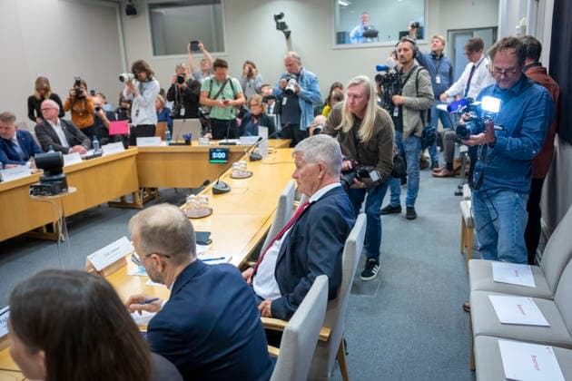Epstein-horing starter i Stortinget Oslo 20260930. Tidligere klima- og miljovernminister og utviklingsminister Erik Solheim og Heikki Holmas under Stortingets kontroll- og konstitusjonskomitÃ apne horing om praksisen i Utenriksdepartementet og Jeffrey Epsteins nettverk i Norge. Foto: Heiko Junge NTB Oslo Norge x7fYfJBrBSE EDITORIAL USE ONLY Ref:_BNC_POLx7fYfJBrBSE.jpg Copyright: xHeikoxJungex xNTBx