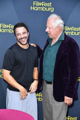 Kostja Ullmann und Axel Milberg beim FilmFest Hamburg Premiere Die dritte Hochzeit in Hamburg am 29.09.2026