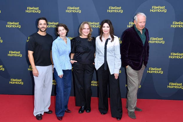 Kostja Ullmann, Henriette Confurius , Mirjam Unger , Iris Berben und Axel Milberg beim FilmFest Hamburg Premiere Die dritte Hochzeit in Hamburg am 29.09.2026