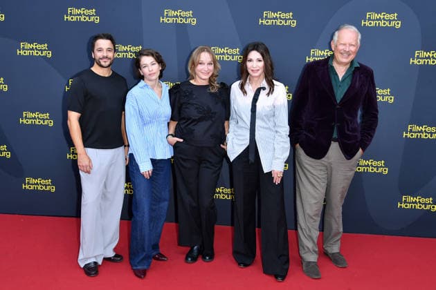 Kostja Ullmann, Henriette Confurius , Mirjam Unger , Iris Berben und Axel Milberg beim FilmFest Hamburg Premiere Die dritte Hochzeit in Hamburg am 29.09.2026