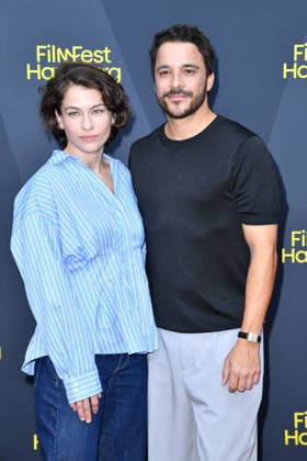 Henriette Confurius und Kostja Ullmann beim FilmFest Hamburg Premiere Die dritte Hochzeit in Hamburg am 29.09.2026