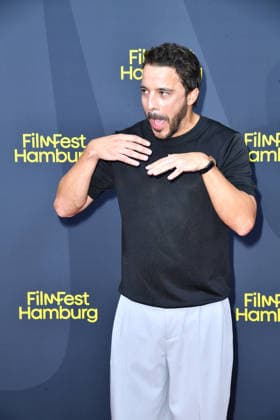Kostja Ullmann beim FilmFest Hamburg Premiere Die dritte Hochzeit in Hamburg am 29.09.2026