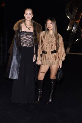 Laeticia Hallyday and her daughter Joy at the photocall for the Saint Laurent Women’s Ready-to-Wear Spring Summer 2027 show during Paris Fashion Week (PFW) at the Fontaine du Trocadéro in Paris, France, on September 29, 2026 Olivier Borde Bestimage Laeticia Hallyday and her daughter Joy at the photocall for the Saint Laurent Women’s Ready-to-Wear Spring Summer 2027 show during Paris Fashion Week (PFW) at the Trocadéro Fountain in Paris, France, on September 29, 2026 Paris, France  Copyright: xOLIVIERxBORDEx xBESTIMAGExOLIVIERxBORDEx xBESTIMAGEx