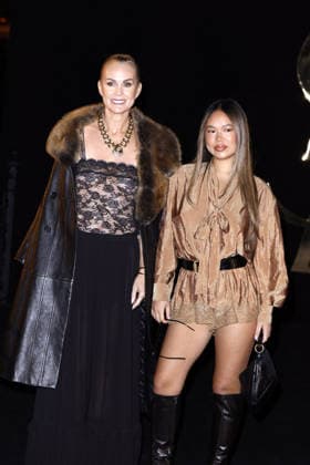 Laeticia Hallyday and her daughter Joy at the photocall for the Saint Laurent Women’s Ready-to-Wear Spring Summer 2027 show during Paris Fashion Week (PFW) at the Fontaine du Trocadéro in Paris, France, on September 29, 2026 Olivier Borde Bestimage Laeticia Hallyday and her daughter Joy at the photocall for the Saint Laurent Women’s Ready-to-Wear Spring Summer 2027 show during Paris Fashion Week (PFW) at the Trocadéro Fountain in Paris, France, on September 29, 2026 Paris, France  Copyright: xOLIVIERxBORDEx xBESTIMAGExOLIVIERxBORDEx xBESTIMAGEx