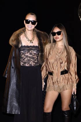 Laeticia Hallyday and her daughter Joy at the photocall for the Saint Laurent Women’s Ready-to-Wear Spring Summer 2027 show during Paris Fashion Week (PFW) at the Fontaine du Trocadéro in Paris, France, on September 29, 2026 Olivier Borde Bestimage Laeticia Hallyday and her daughter Joy at the photocall for the Saint Laurent Women’s Ready-to-Wear Spring Summer 2027 show during Paris Fashion Week (PFW) at the Trocadéro Fountain in Paris, France, on September 29, 2026 Paris, France  Copyright: xOLIVIERxBORDEx xBESTIMAGExOLIVIERxBORDEx xBESTIMAGEx