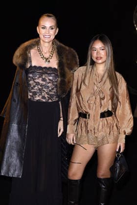 Laeticia Hallyday and her daughter Joy at the photocall for the Saint Laurent Women’s Ready-to-Wear Spring Summer 2027 show during Paris Fashion Week (PFW) at the Fontaine du Trocadéro in Paris, France, on September 29, 2026 Olivier Borde Bestimage Laeticia Hallyday and her daughter Joy at the photocall for the Saint Laurent Women’s Ready-to-Wear Spring Summer 2027 show during Paris Fashion Week (PFW) at the Trocadéro Fountain in Paris, France, on September 29, 2026 Paris, France  Copyright: xOLIVIERxBORDEx xBESTIMAGExOLIVIERxBORDEx xBESTIMAGEx
