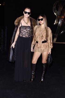 Laeticia Hallyday and her daughter Joy at the photocall for the Saint Laurent Women’s Ready-to-Wear Spring Summer 2027 show during Paris Fashion Week (PFW) at the Fontaine du Trocadéro in Paris, France, on September 29, 2026 Olivier Borde Bestimage Laeticia Hallyday and her daughter Joy at the photocall for the Saint Laurent Women’s Ready-to-Wear Spring Summer 2027 show during Paris Fashion Week (PFW) at the Trocadéro Fountain in Paris, France, on September 29, 2026 Paris, France  Copyright: xOLIVIERxBORDEx xBESTIMAGExOLIVIERxBORDEx xBESTIMAGEx