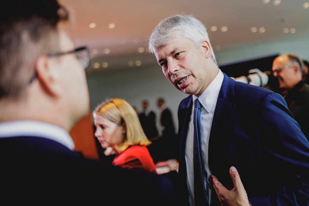 (R-L) Steffen Bilger (CDU), Bundesminister fuer Verkehr, und Carsten Schneider (SPD), Bundesminister fuer Umwelt, Klimaschutz, Naturschutz und nukleare Sicherheit, aufgenommen im Rahmen der Sitzung des Kabinetts im Bundeskanzleramt in Berlin, 30.09.2026. Berlin Deutschland Copyright: xFlorianxGaertnerx