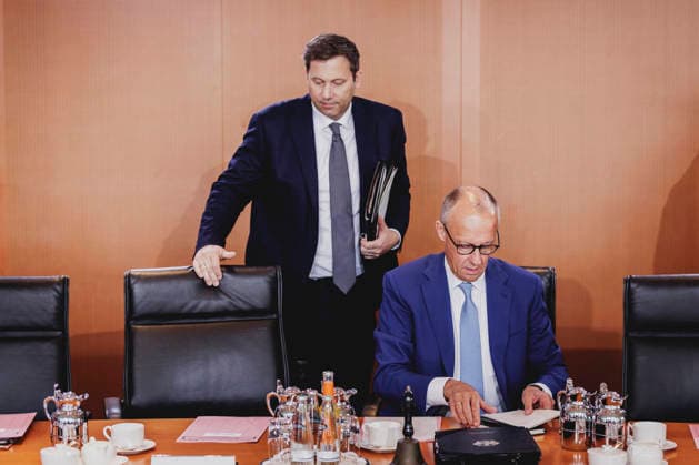 (R-L) Friedrich Merz (CDU), Bundeskanzler, und Lars Klingbeil, Bundesminister der Finanzen, aufgenommen im Rahmen der Sitzung des Kabinetts im Bundeskanzleramt in Berlin, 30.09.2026. Berlin Deutschland Copyright: xFlorianxGaertnerx