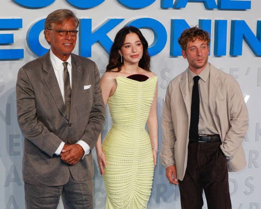 The Social Reckoning Gala Screening held at Curzon Mayfair in London - 29 Sep 2026 Aaron Sorkin, Mikey Madison and Jeremy Allen White attend The Social Reckoning Gala Screening held at the Curzon Mayfair, London. London United Kingdom Copyright: xMarioxMitsisx xSOPAxImagesx MarioMitsis_SocialRec_Aaron Sorkin, Mikey Madison, Jeremy Allen White-473611