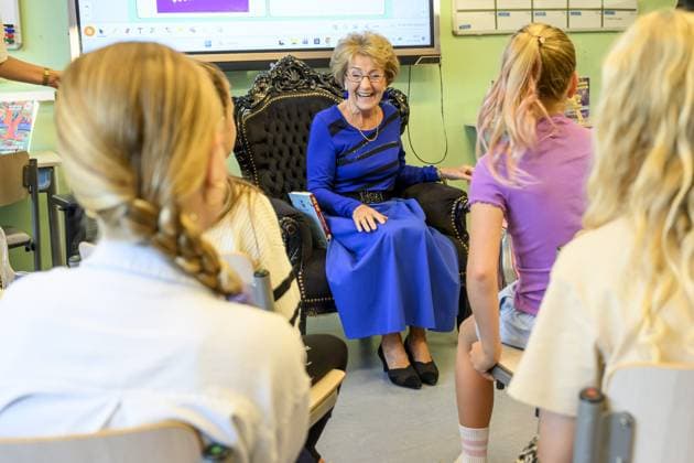 Apeldoorn, The Netherlands, 2026-09-30 08:36:09 APELDOORN , 30-09-2026, KBS Hertog van Gelre Princess Margriet reads aloud during Children s Book Week at KBS Hertog van Gelre in Apeldoorn. After the opening of Children s Book Week, Princess Margriet reads to the pupils of group 6B. The theme of Children s Book Week is Spotlight on! . KBS Hertog van Gelre has approximately 370 pupils, divided into 16 groups. PHOTO: NLBeeld Patrick van Emst Credit: NL Beeld Patrick van Emst  Copyright: xx x