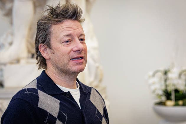 30.09.2026. Düsseldorf. Starkoch Jamie Oliver zu Besuch im Düsseldorfer Rathaus. Düsseldorf Rathaus Nordrhein-Westfalen Deutschland