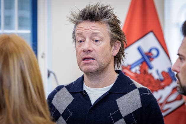 30.09.2026. Düsseldorf. Starkoch Jamie Oliver zu Besuch im Düsseldorfer Rathaus. Düsseldorf Rathaus Nordrhein-Westfalen Deutschland