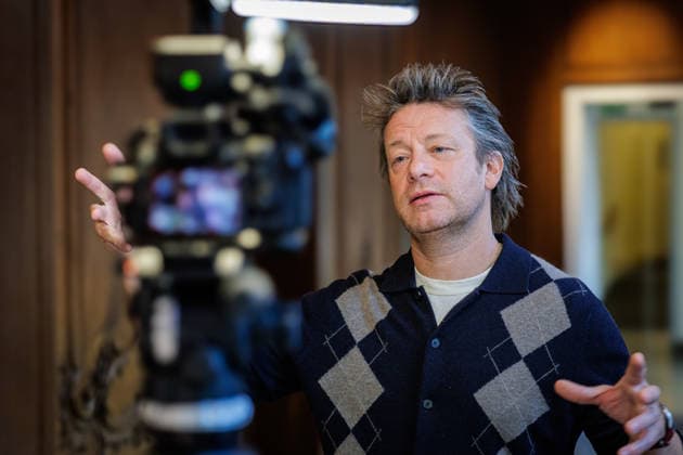30.09.2026. Düsseldorf. Starkoch Jamie Oliver zu Besuch im Düsseldorfer Rathaus. Düsseldorf Rathaus Nordrhein-Westfalen Deutschland