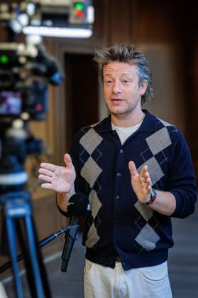 30.09.2026. Düsseldorf. Starkoch Jamie Oliver zu Besuch im Düsseldorfer Rathaus. Düsseldorf Rathaus Nordrhein-Westfalen Deutschland