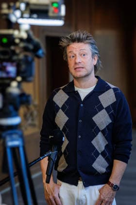 30.09.2026. Düsseldorf. Starkoch Jamie Oliver zu Besuch im Düsseldorfer Rathaus. Düsseldorf Rathaus Nordrhein-Westfalen Deutschland