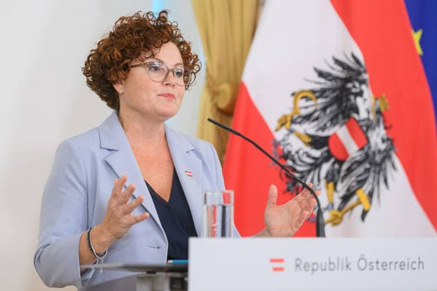 photonews.at - Wien, 30.09.2026. Ministerrat im Bundeskanzleramt. PHOTO: Wirtschaftstaatssekretärin Elisabeth Zehetner (ÖVP) beim Pressefoyer nach dem Minsterrat. Press foyer after the Council of Ministers. Minister, Regierung, Innenpolitik Ministerrat
