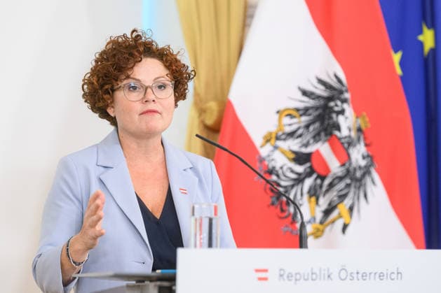 photonews.at - Wien, 30.09.2026. Ministerrat im Bundeskanzleramt. PHOTO: Wirtschaftstaatssekretärin Elisabeth Zehetner (ÖVP) beim Pressefoyer nach dem Minsterrat. Press foyer after the Council of Ministers. Minister, Regierung, Innenpolitik Ministerrat