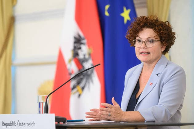 photonews.at - Wien, 30.09.2026. Ministerrat im Bundeskanzleramt. PHOTO: Wirtschaftstaatssekretärin Elisabeth Zehetner (ÖVP) beim Pressefoyer nach dem Minsterrat. Press foyer after the Council of Ministers. Minister, Regierung, Innenpolitik Ministerrat