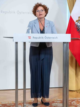 2026-09-30-Pressefoyer-Ministerrat-002 *Zehetner* am 30 September 2026 beim Pressefoyer nach dem Ministerrat der Bundesregierung im Bundeskanzleramt in Wien, Wien, Österreich.