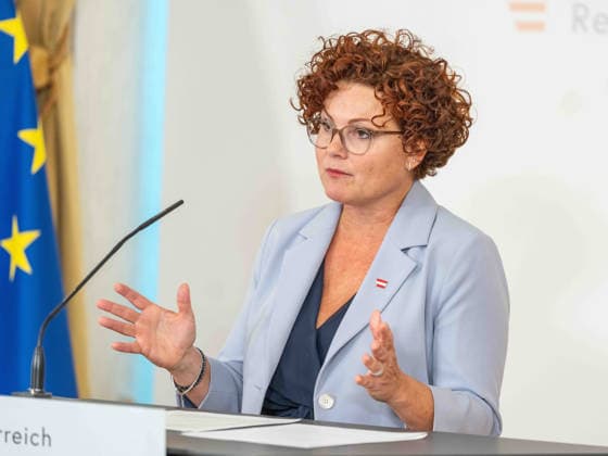 2026-09-30-Pressefoyer-Ministerrat-008 *Zehetner* am 30 September 2026 beim Pressefoyer nach dem Ministerrat der Bundesregierung im Bundeskanzleramt in Wien, Wien, Österreich.