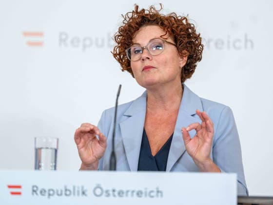 2026-09-30-Pressefoyer-Ministerrat-012 *Zehetner* am 30 September 2026 beim Pressefoyer nach dem Ministerrat der Bundesregierung im Bundeskanzleramt in Wien, Wien, Österreich.