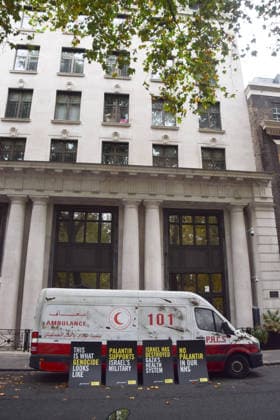 September 30, 2026, London, England, United Kingdom: A van made to look like a heavily damaged Gaza ambulance is parked outside Palantir headquarters in Soho Square as Amnesty International UK and Just Treatment stage a protest calling on the UK Government not to extend its NHS contract with the US tech company. London United Kingdom - ZUMAv130 20260930_zip_v130_019 Copyright: xVukxValcicx