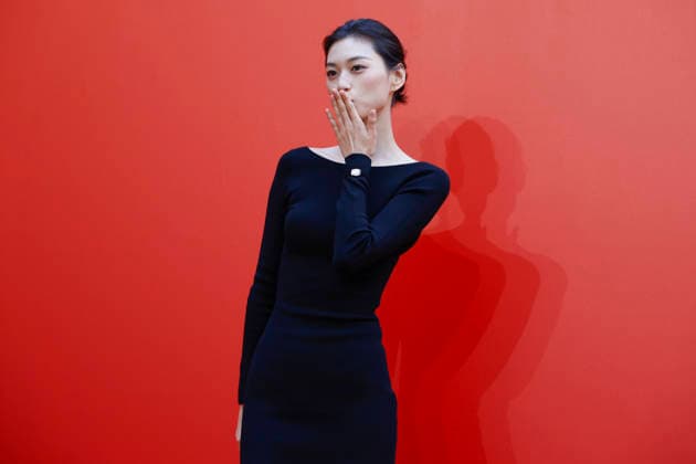 South Korean celebrities attend Amorepacific exhibition in Seoul South Korean singer and actress Kim Do-yeon poses during the opening of the Secret Garden, Crafted in Time exhibition by South Korea s leading cosmetics company Amorepacific in Seoul, South Korea, on September 30, 2026. Seoul South Korea  Copyright: xMatrixxImagesx xJungxUi-Chelx