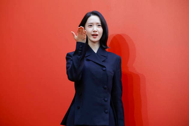 South Korean celebrities attend Amorepacific exhibition in Seoul South Korean singer and actress Yoona poses during the opening of the Secret Garden, Crafted in Time exhibition by South Korea s leading cosmetics company Amorepacific in Seoul, South Korea, on September 30, 2026. Seoul South Korea  Copyright: xMatrixxImagesx xJungxUi-Chelx