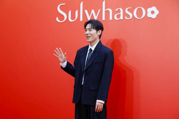 South Korean celebrities attend Amorepacific exhibition in Seoul Korean-American singer John Park poses during the opening of the Secret Garden, Crafted in Time exhibition by South Korea s leading cosmetics company Amorepacific in Seoul, South Korea, on September 30, 2026. Seoul South Korea  Copyright: xMatrixxImagesx xJungxUi-Chelx