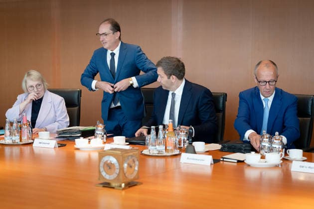Kabinettsitzung, Bundesregierung, Auftakt Auftakt, Kabinettsitzung, Bundesregierung, Bundeskanzler, Friedrich Merz, Lars Klingbeil, Bundesfinanzminister, Vizekanzler, Alexander Dobrindt, Bundesinnenminister, Parlamentarische Staatssekretärin, Katja Mast Berlin Berlin GER