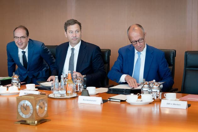 Kabinettsitzung, Bundesregierung, Auftakt Auftakt, Kabinettsitzung, Bundesregierung, Bundeskanzler, Friedrich Merz, Lars Klingbeil, Bundesfinanzminister, Vizekanzler, Alexander Dobrindt, Bundesinnenminister Berlin Berlin GER