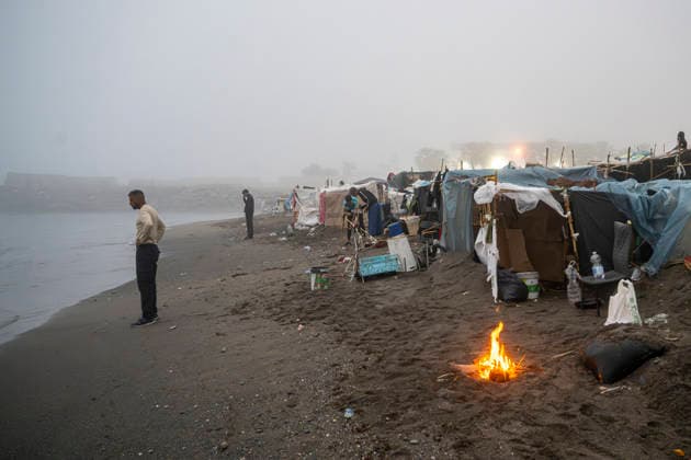 The illegal settlement at El Trampolín is not being cleared today. Migrants at the settlement on El Trampolín Beach, September 30, 2026, in Ceuta, Spain. Hundreds of migrants continue to live on El Trampolín Beach after the eviction of the settlement was postponed. SEPTEMBER 30, 2026 MIGRATION CRISIS Ceuta, Spain  Copyright: xMarcosxMorenox 7810431