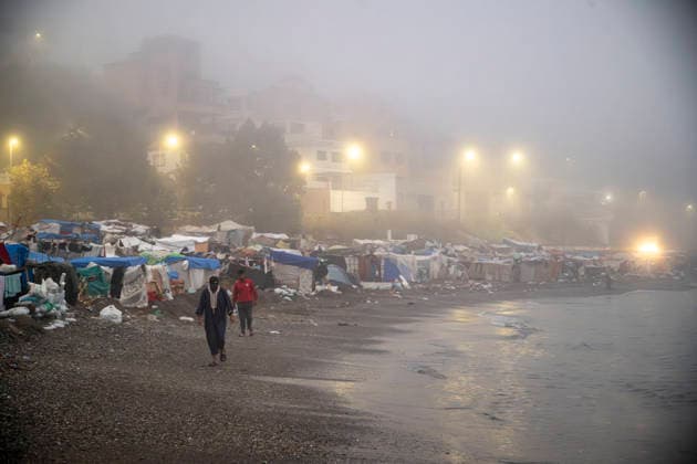 The illegal settlement at El Trampolín will not be cleared today. Migrants at the settlement on El Trampolín Beach, September 30, 2026, in Ceuta, Spain. Hundreds of migrants continue to live on El Trampolín Beach after the eviction of the settlement was postponed. SEPTEMBER 30, 2026 MIGRATION CRISIS Ceuta, Spain  Copyright: xMarcosxMorenox 7810432
