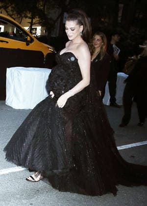 NEW YORK, NY - SEPTEMBER 29: Anne Hathaway at Amazon MGM Studios Verity New York Premiere at AMC Lincoln Square 13 on September 29, 2026 in New York City. Copyright: xRWx