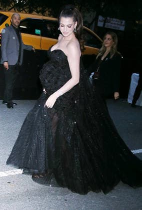 NEW YORK, NY - SEPTEMBER 29: Anne Hathaway at Amazon MGM Studios Verity New York Premiere at AMC Lincoln Square 13 on September 29, 2026 in New York City. Copyright: xRWx