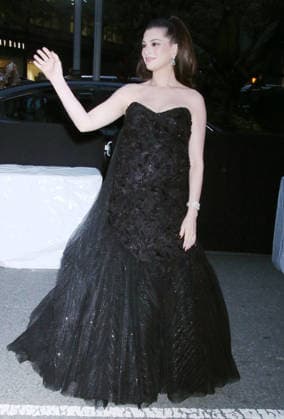 NEW YORK, NY - SEPTEMBER 29: Anne Hathaway at Amazon MGM Studios Verity New York Premiere at AMC Lincoln Square 13 on September 29, 2026 in New York City. Copyright: xRWx