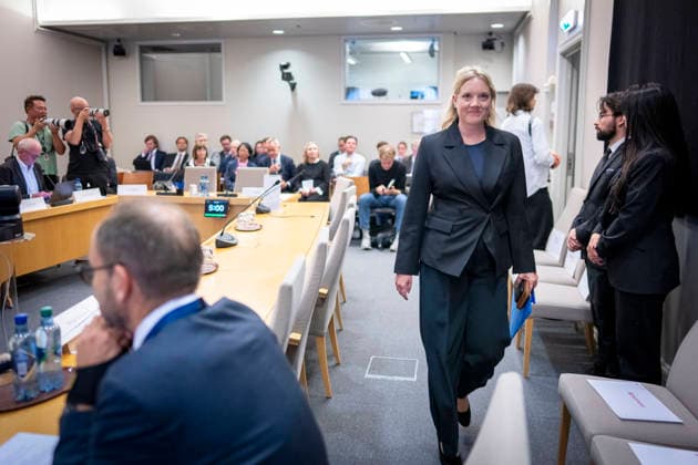 Epstein-horing starter i Stortinget Oslo 20260930. KomitÃ medlem Aina Stenersen (Frp) etter en pause under Stortingets kontroll- og konstitusjonskomitÃ apne horing om praksisen i Utenriksdepartementet og Jeffrey Epsteins nettverk i Norge. Foto: Heiko Junge NTB Oslo Norge 4pnGaIG8skw EDITORIAL USE ONLY Ref:_BNC_POL4pnGaIG8skw.jpg Copyright: xHeikoxJungex xNTBx