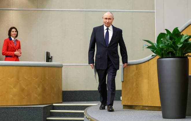 Russia Putin Parliament 9254567 30.09.2026 Russian President Vladimir Putin enters a hall before delivering a speech during the first plenary session of Russia s ninth State Duma, the lower house of parliament, in Moscow, Russia. Alexander Kazakov Sputnik Moscow Russia  Copyright: xAlexanderxKazakovx